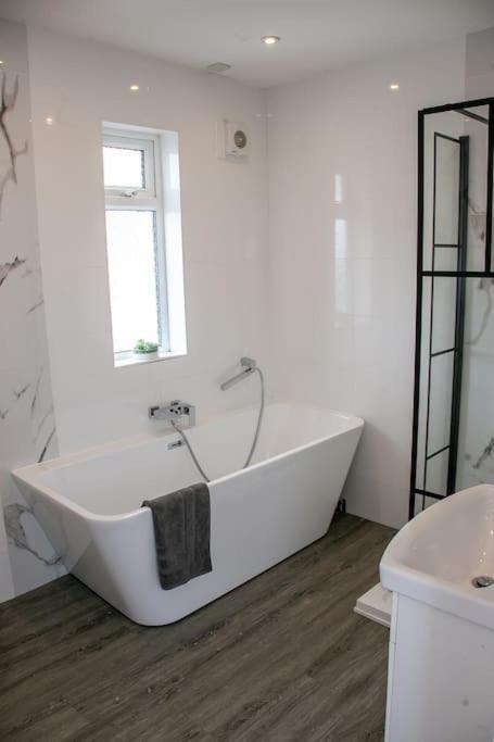 Stylish Retreat In Leigh-On-Sea Apartment Southend-on-Sea Bagian luar foto