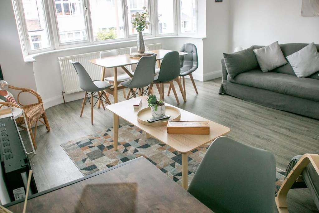 Stylish Retreat In Leigh-On-Sea Apartment Southend-on-Sea Bagian luar foto