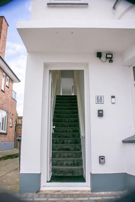 Stylish Retreat In Leigh-On-Sea Apartment Southend-on-Sea Bagian luar foto