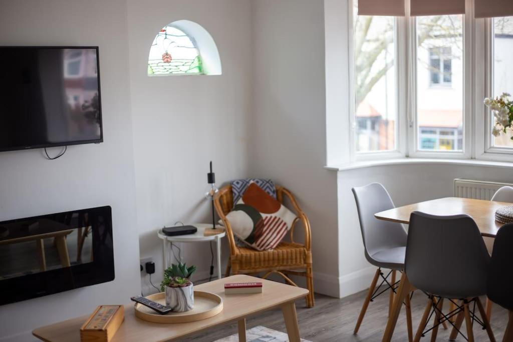 Stylish Retreat In Leigh-On-Sea Apartment Southend-on-Sea Bagian luar foto