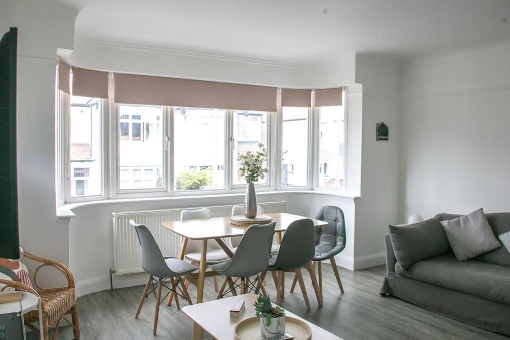 Stylish Retreat In Leigh-On-Sea Apartment Southend-on-Sea Bagian luar foto