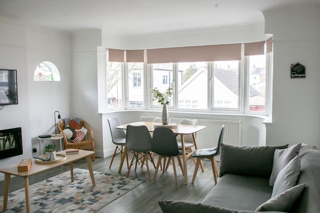 Stylish Retreat In Leigh-On-Sea Apartment Southend-on-Sea Bagian luar foto