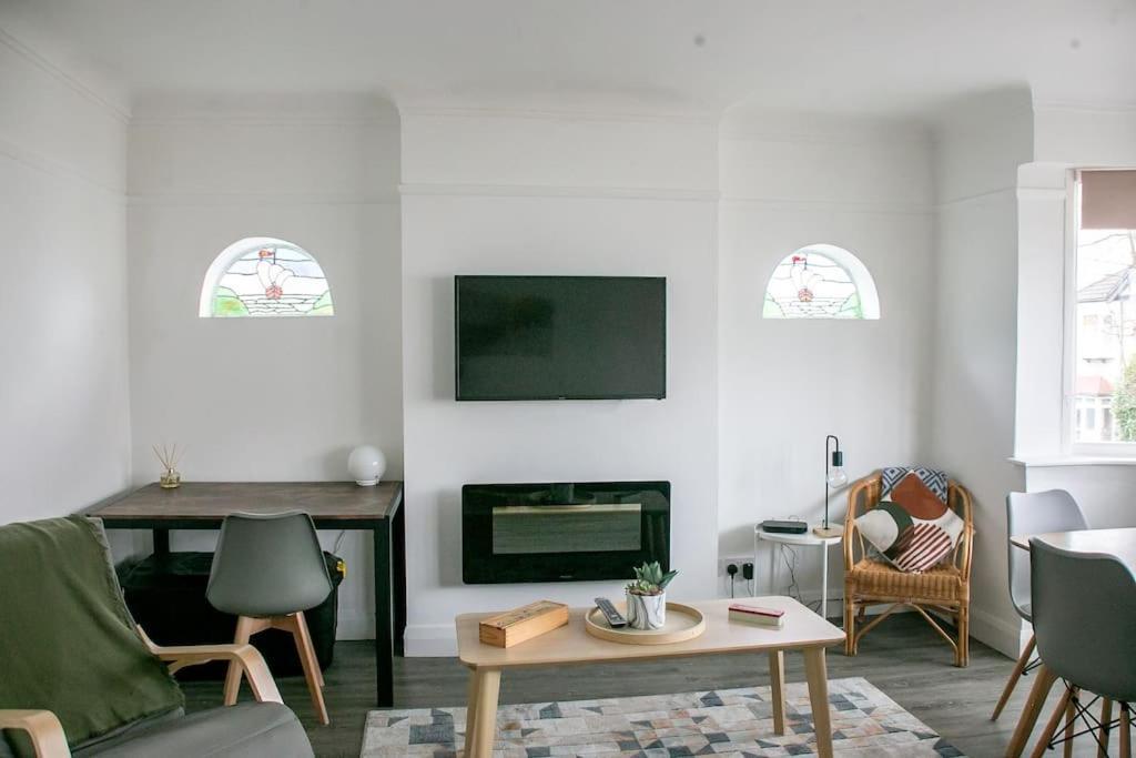 Stylish Retreat In Leigh-On-Sea Apartment Southend-on-Sea Bagian luar foto